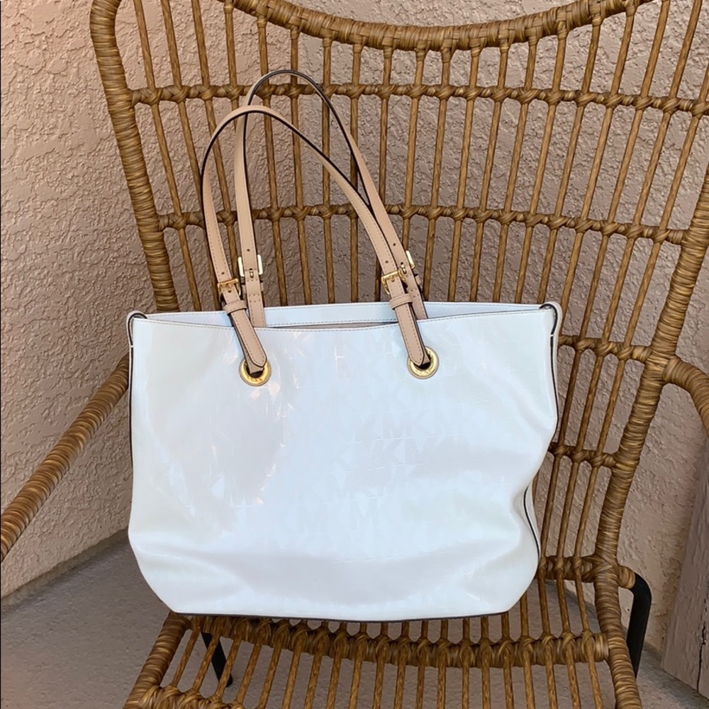Michael Kors Large Logo tote - Picture 2 of 11